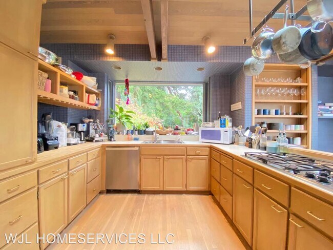 Building Photo - 4 br, 4.5 bath House - 4802 E Mercer Way