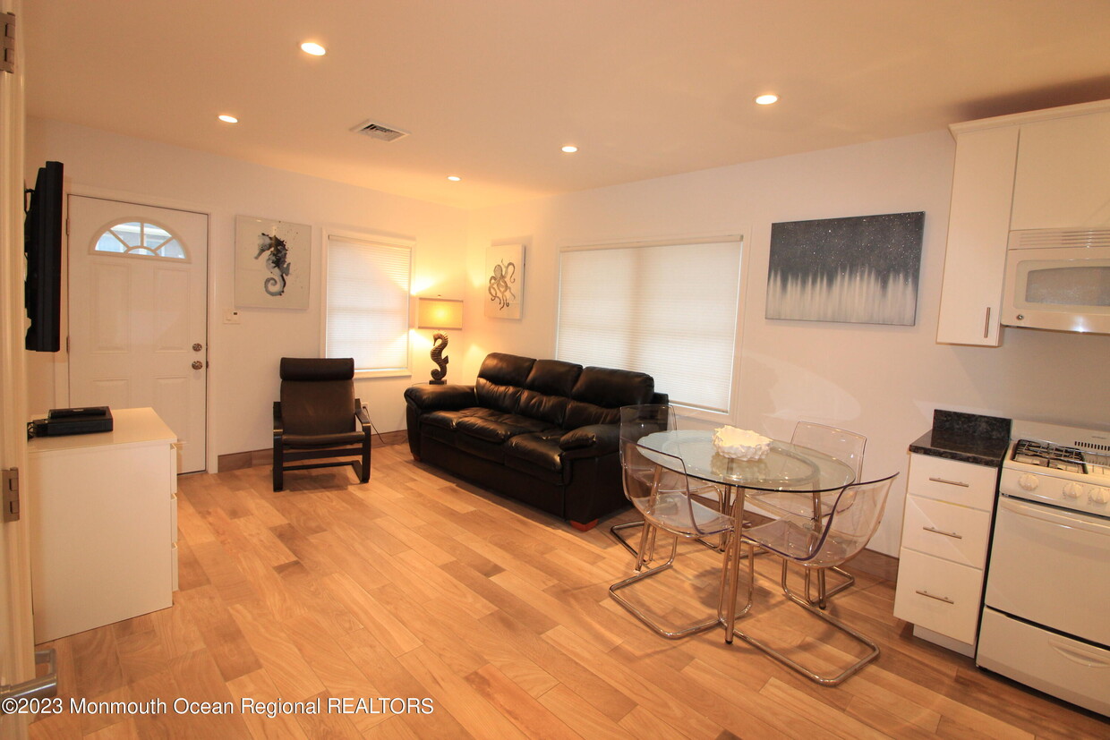 Primary Photo - 243 Ocean Ave N