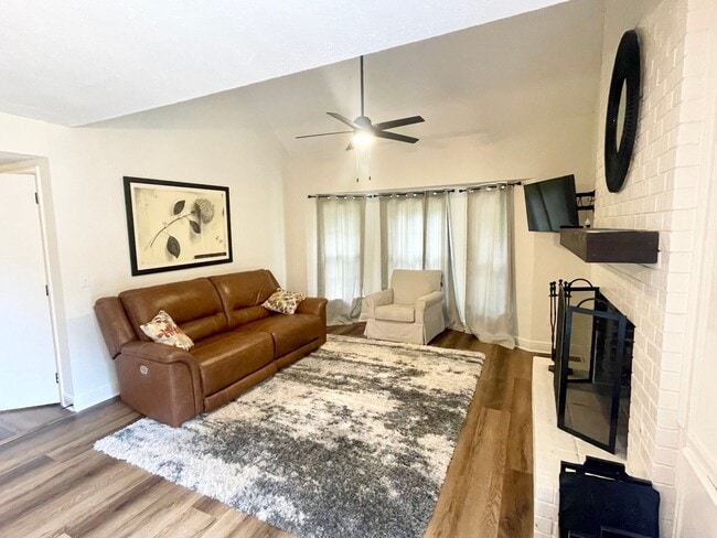 Building Photo - Beautiful 3 bed, 2.5 bath home for rent in the heart of Madison!