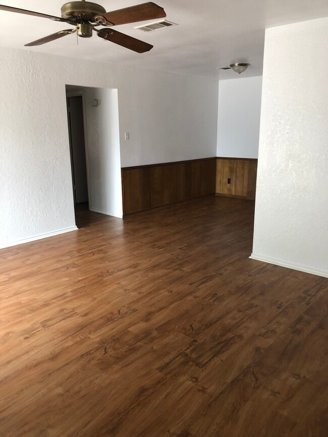 Building Photo - 309 Shady Grove Dr