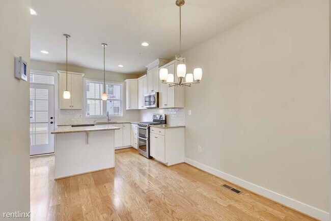 Building Photo - 3 br, 2.5 bath Townhome - 12608 Layhill Road