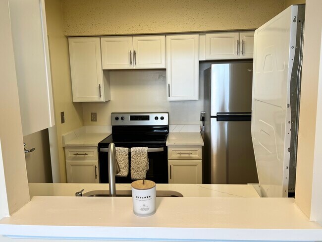 Kitchen - 5505 Seminary Rd