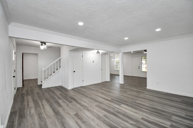 Foto del edificio - 7022 Castleview Ln