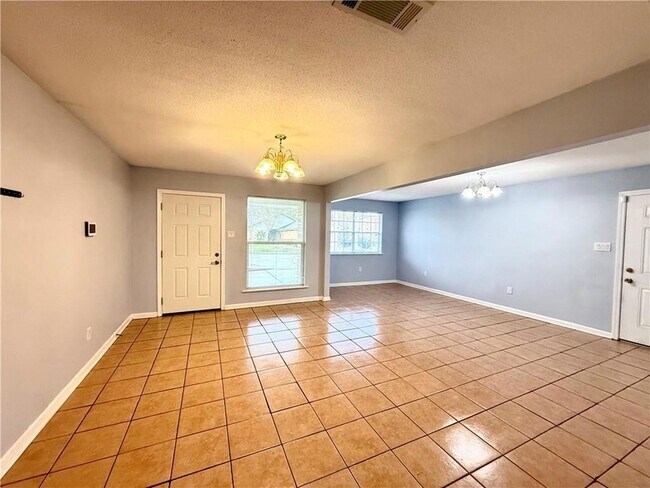 Foto del edificio - 4812 Trenton St