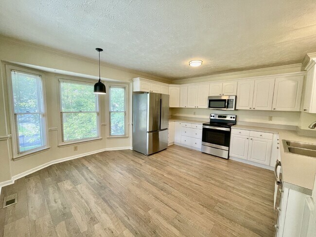 Building Photo - 3 Bed, 2 Bath Nest In Beaver Run