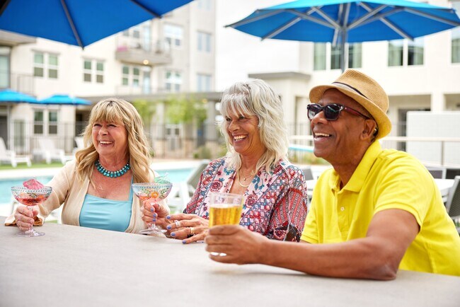 Foto del edificio - Mera City Center 55+ Active Adult