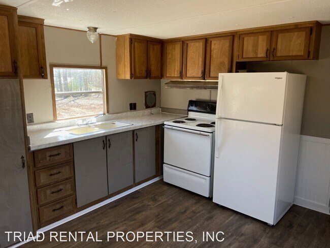 Building Photo - 3 br, 1.5 bath House - 619 LITTLE RIVER GO...
