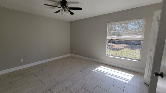 Foto del edificio - 419 Caballero Rd