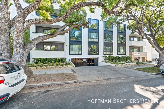Building Photo - Crystal House Apartments