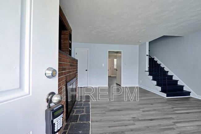 Building Photo - 316 B S Chase Ave