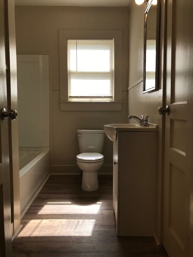 Foto del edificio - 2 bedroom 1 bath home for lease