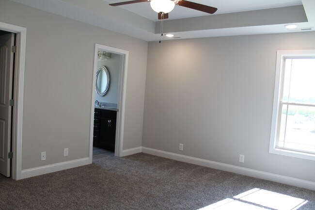 Building Photo - 272 Azalea Dr