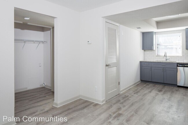Building Photo - 6829 S De Soto St