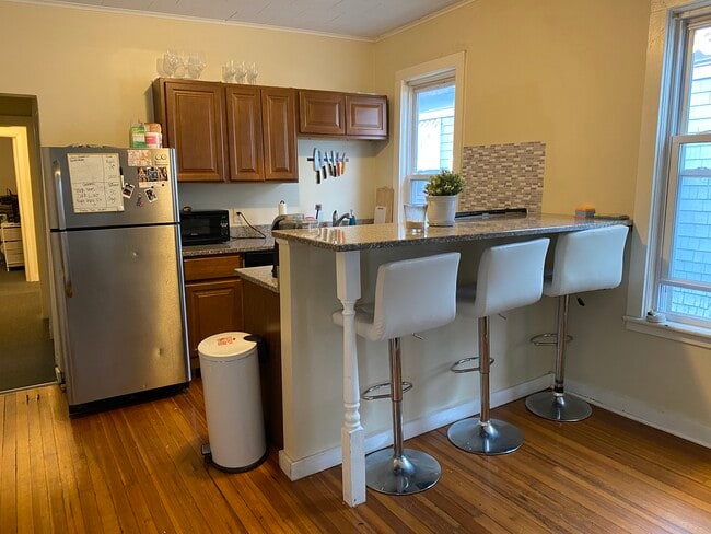 Kitchen - 282 Yates St
