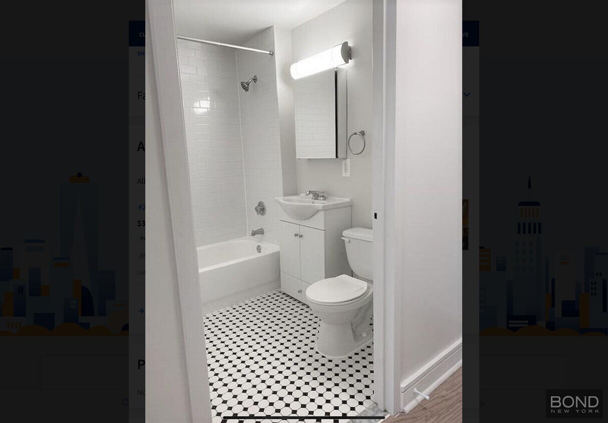 Building Photo - 323 W 96th St