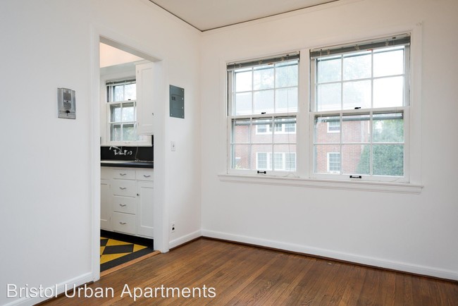 Building Photo - 5525 NE Sandycrest Terrace