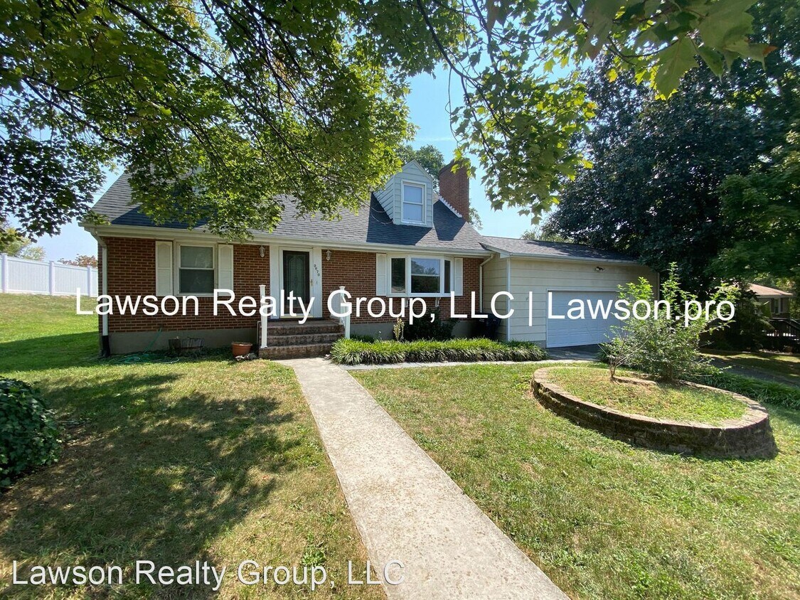4 br, 2.5 bath House 3670 Goodview Ave. House Rental in Roanoke, VA