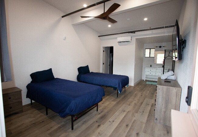 Foto del edificio - 858 E White Mountain Blvd