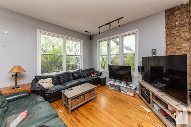 Foto del edificio - 2057 W Roscoe St