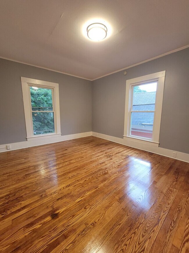 Building Photo - 108 2nd St