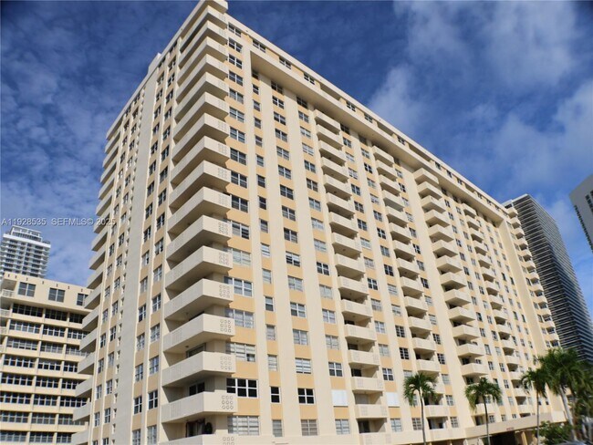Foto del edificio - 1833 S Ocean Dr