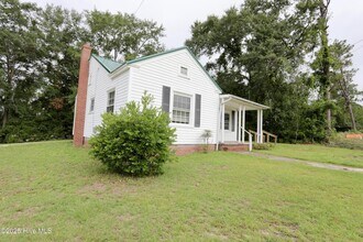 Building Photo - 303 N Sandhills Blvd
