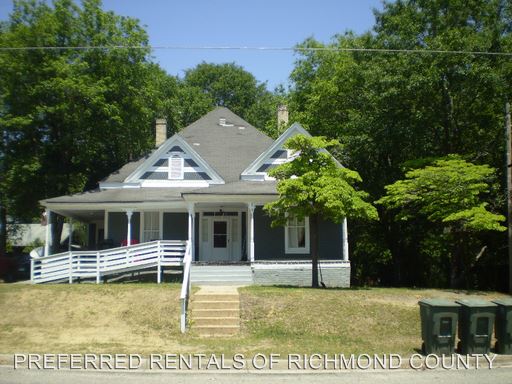 Primary Photo - 208 Oak Ave