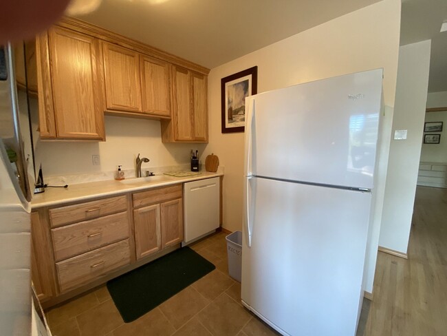 Building Photo - 1 Bd / 1 Ba Edmonds Home