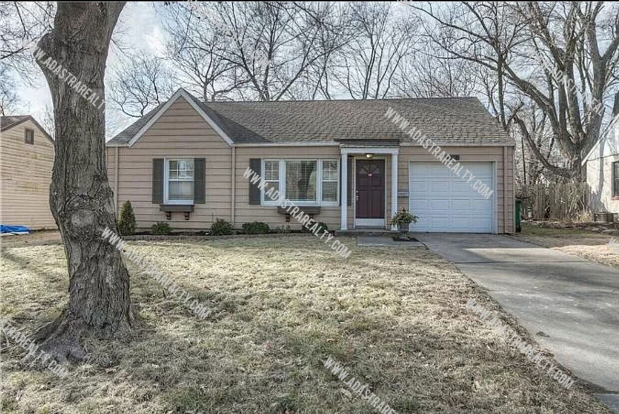 Primary Photo - Beautiful Roeland Park Ranch-Available NOW!!