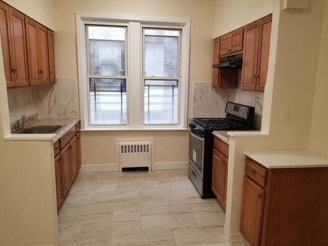 Building Photo - 309 E 96th St