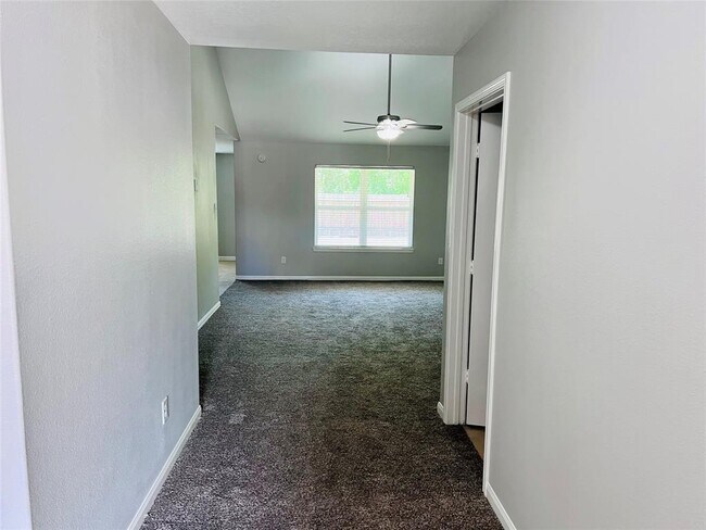 Building Photo - 409 Hawks View Dr