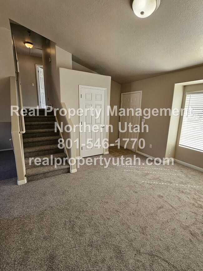 Foto del edificio - Updated 4 Bedroom 3 Bath Ogden Home