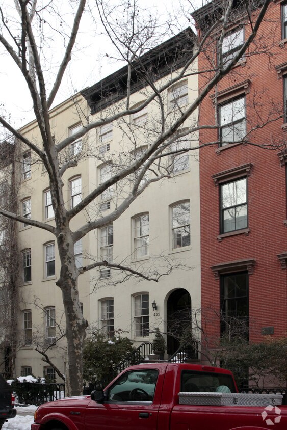 Primary Photo - 455 W 21st St