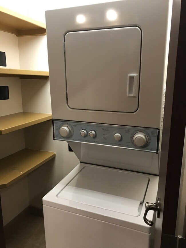 Foto del edificio - Beautiful Loft in Downtown Springfield