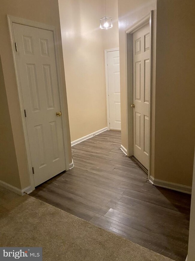 Building Photo - 902 Blueleaf Ct