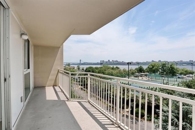 Foto principal - 1055 River Rd