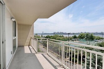 Building Photo - 1055 River Rd