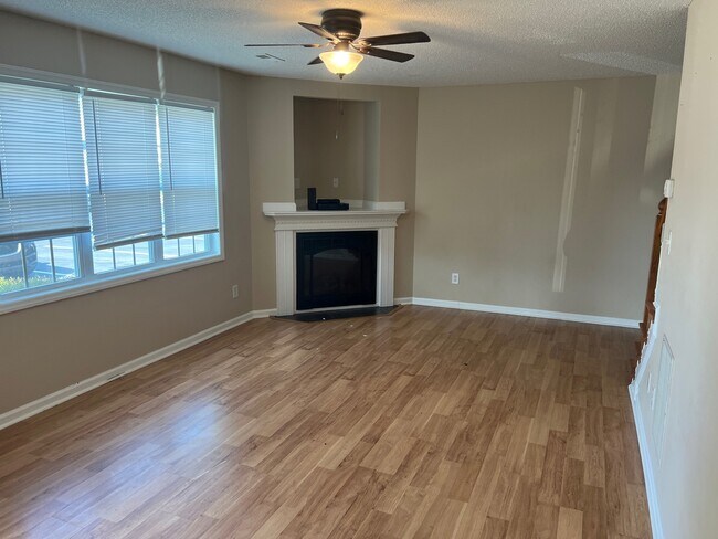 Foto del edificio - 1225 Cross Creek Cir