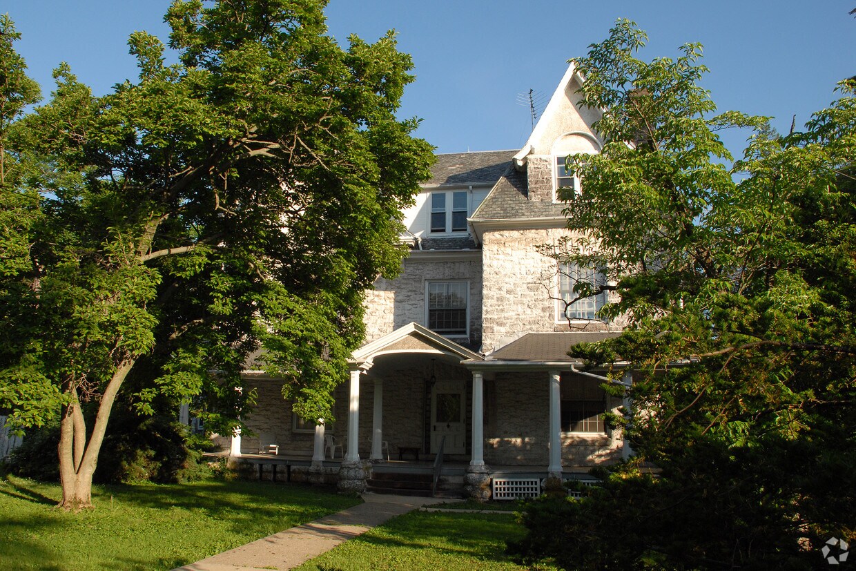 Building Photo - 1003 N Charlotte St