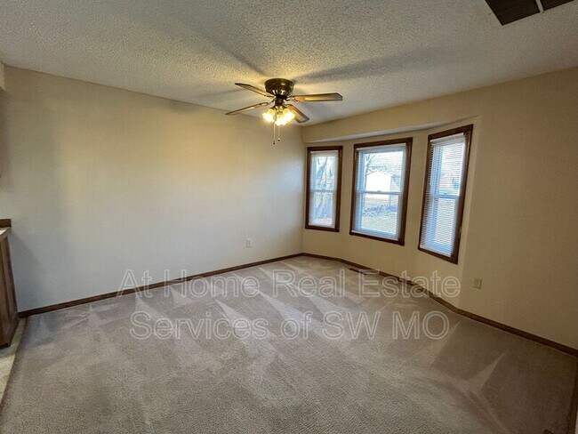 Foto del edificio - 549 E Rosewood St