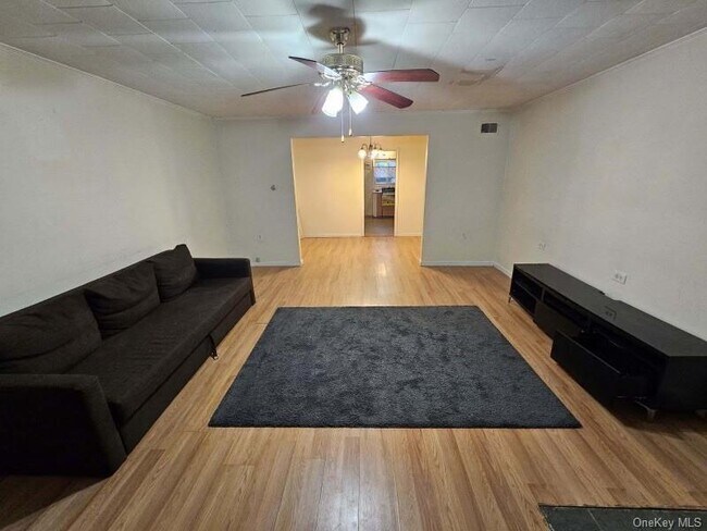 Foto del edificio - 28 Idlewild Park Dr