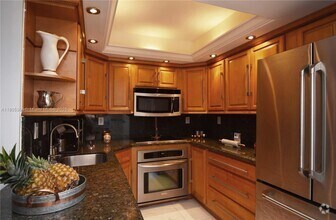 Building Photo - 3731 N Country Club Dr