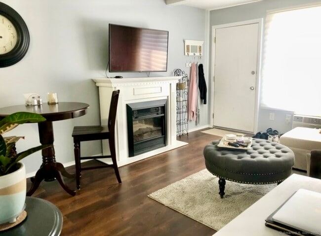 Building Photo - 6 D Pineview Dr