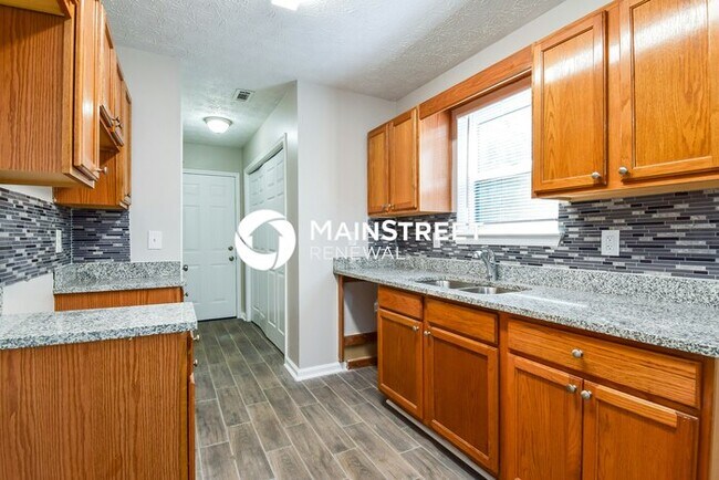 Building Photo - 3 Bedroom Pet-Friendly Home in Riverdale, ...