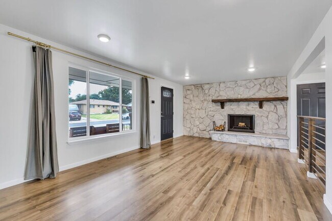 Foto del edificio - 7482 Beach Ct