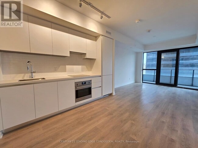 Photo du bâtiment - 4015 The Exchange