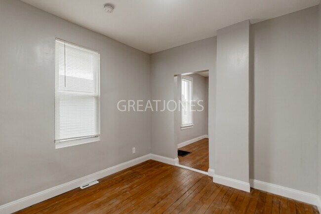 Building Photo - Charming 2 Bedroom in St. Louis!