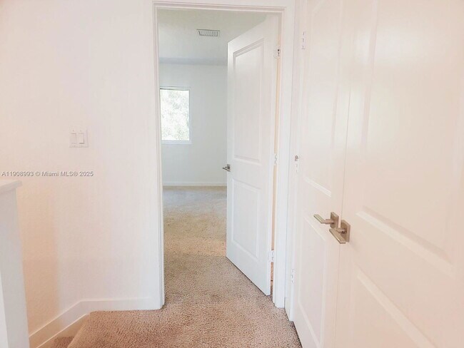 Foto del edificio - 1363 NW 208th Terrace