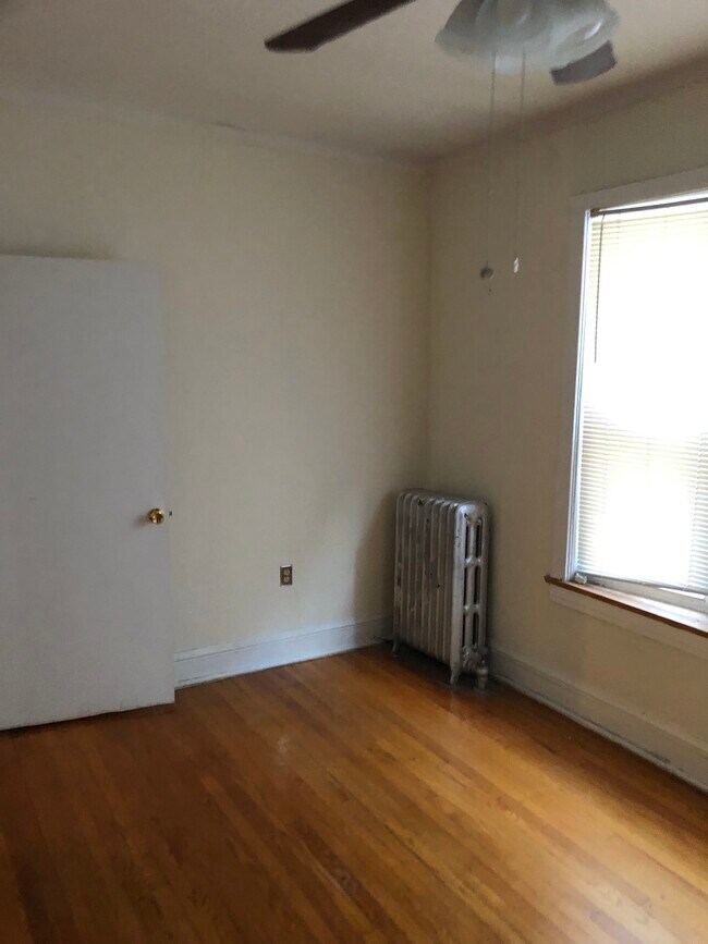 Building Photo - 5059 N Damen Ave