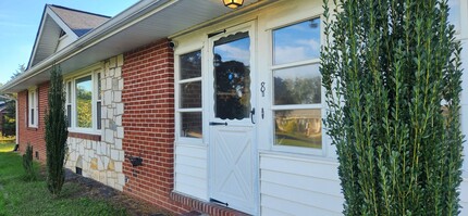 Building Photo - 8 Fairfax Cir